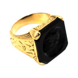 (4610) Antique 18 kt Gold Ring Mounting an Onyx Seal